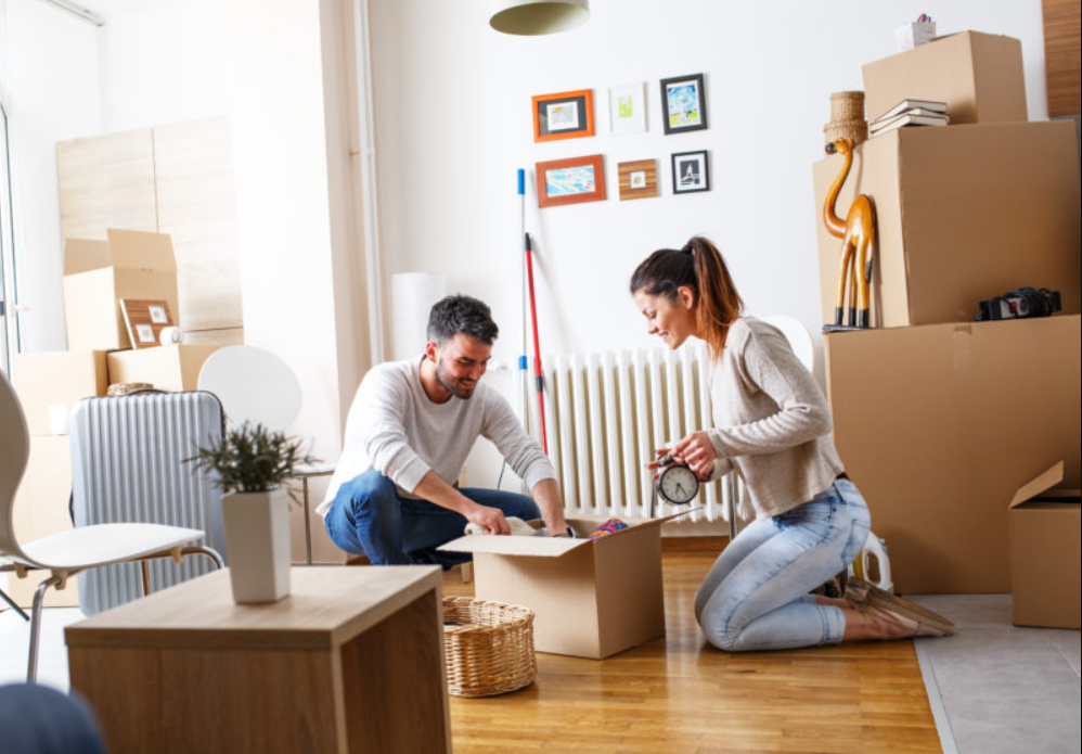 Renters Moving to heir new home representing renters insurance