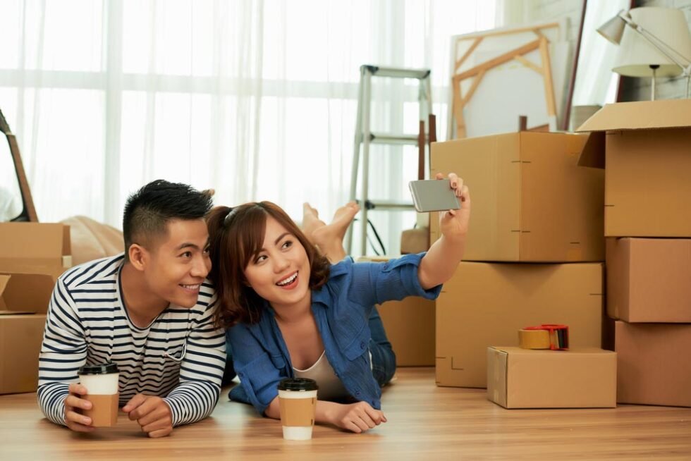 "An apartment living room with couple, highlighting the importance of renters insurance in Grove City, Ohio, for protecting personal belongings."